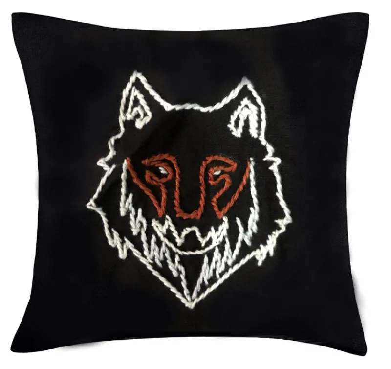 Hot Leonardo Carbone Kissenbezug "Geri" mit handgesticktem Wolf