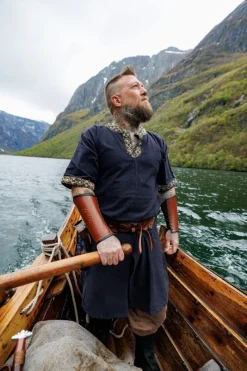 Hot Leonardo Carbone Kurzarmtunika mit Bordüre "Richard" Schwarz
