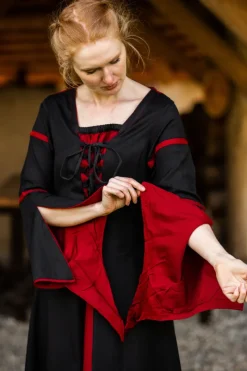 New Leonardo Carbone Viskosekleid mit Trompetenärmeln