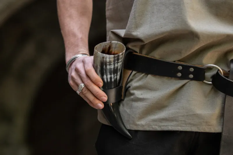New Leonardo Carbone Wikinger Trinkhorn "Odin" - ca. Fassungsvermögen 0,7 Liter