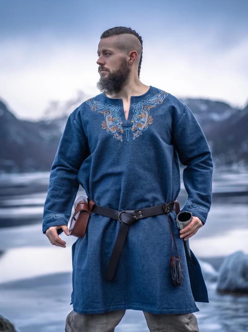 Store Leonardo Carbone Wikinger Tunika "Snorri" mit Urnes-Stil Handstickerei Graublau