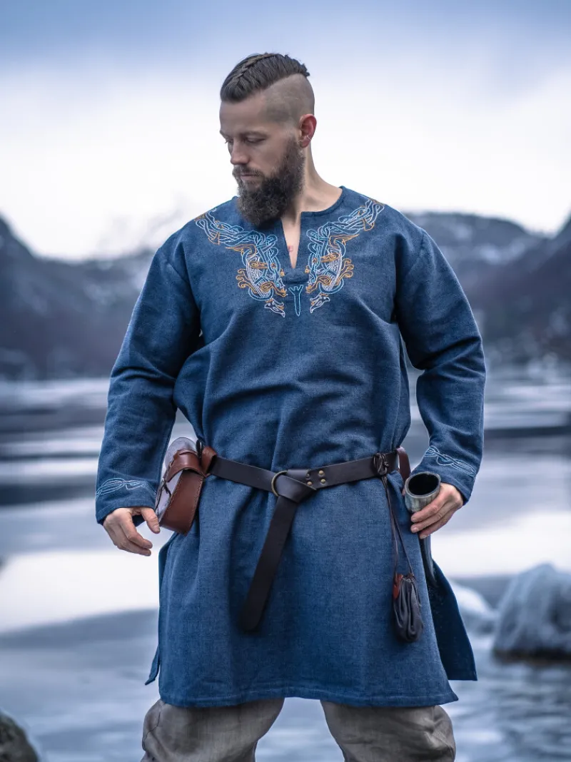 Store Leonardo Carbone Wikinger Tunika "Snorri" mit Urnes-Stil Handstickerei Graublau