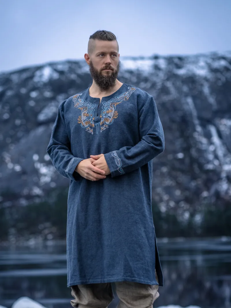 Store Leonardo Carbone Wikinger Tunika "Snorri" mit Urnes-Stil Handstickerei Graublau