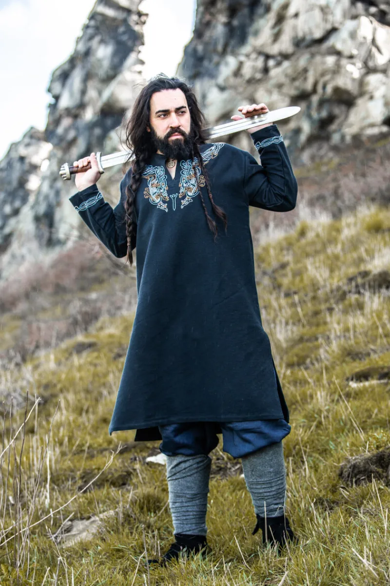 Fashion Leonardo Carbone Wikinger Tunika "Snorri" mit Urnes-Stil Handstickerei Schwarz