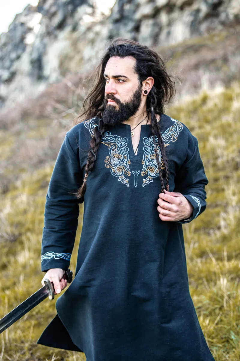 Fashion Leonardo Carbone Wikinger Tunika "Snorri" mit Urnes-Stil Handstickerei Schwarz