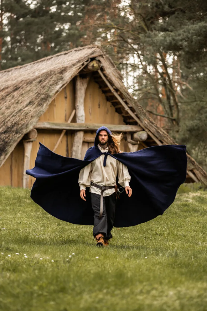 Hot Leonardo Carbone Wollumhang mit langer Kapuze "Hervir" Blau