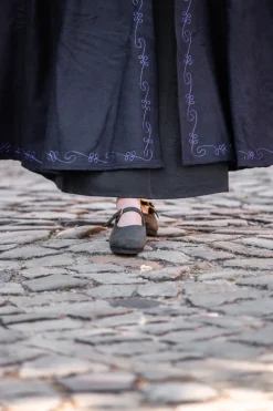 Sale Leonardo Carbone Wollumhang mit Stickerei "Alma" Blau
