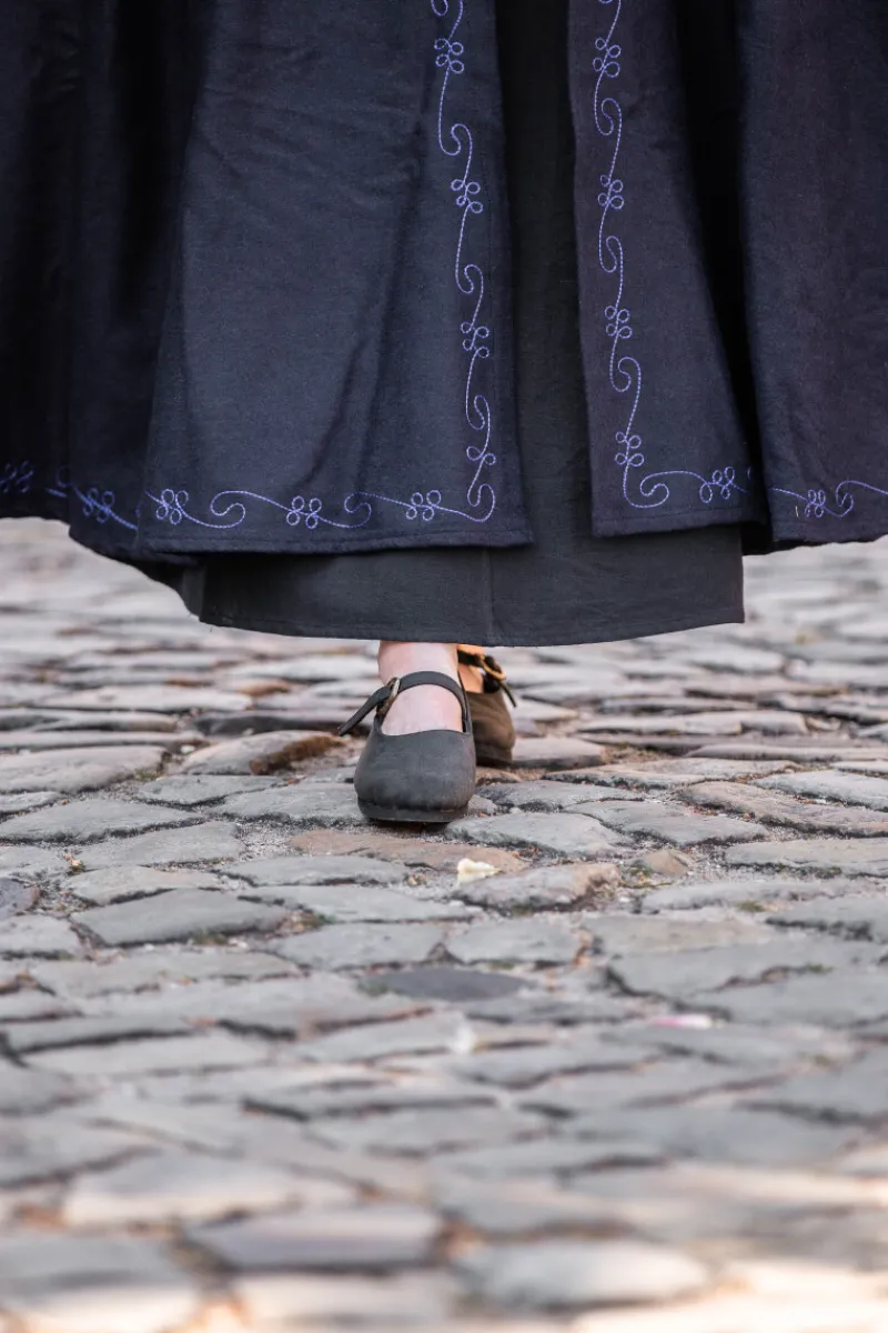 Sale Leonardo Carbone Wollumhang mit Stickerei "Alma" Blau